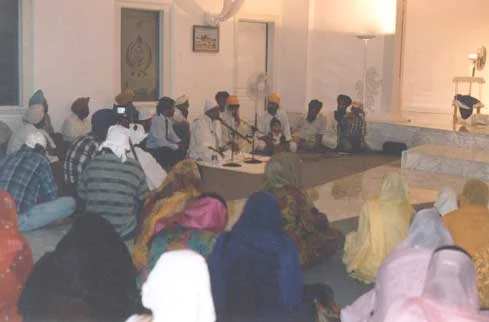 His Divine Eminence Gohar Shahi amongst Sikhs. HDE Gohar Shahi blessing a Sikh audience in a Guru Nanak Gurdwara, Phoenix Arizona, US